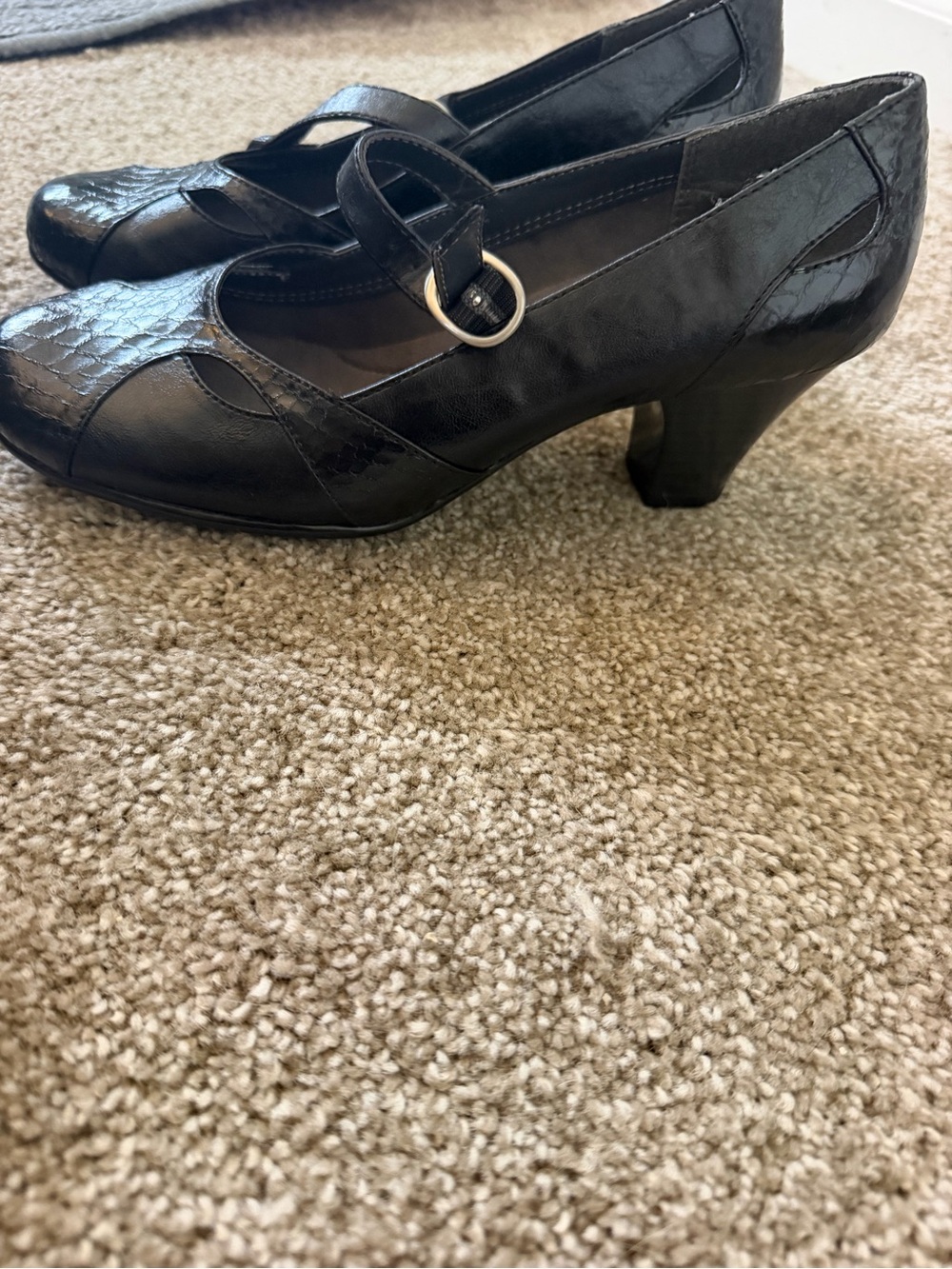 AEROSOLES Black Mary Jane Mid Heel Pumps with Buckle